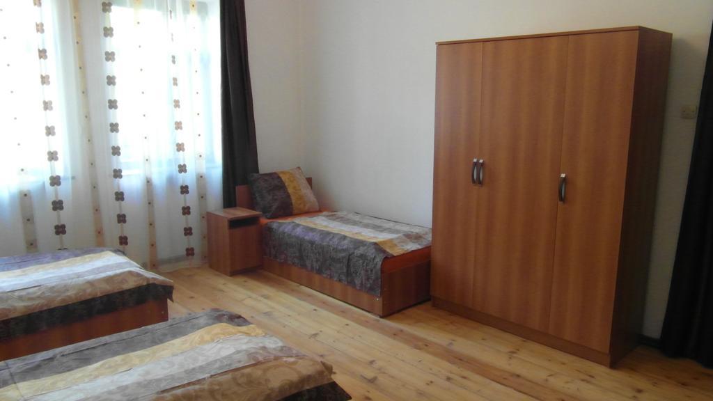 Gvirilas Sakhli Guest House Khashuri Rum bild