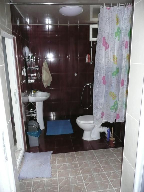 Gvirilas Sakhli Guest House Khashuri Rum bild
