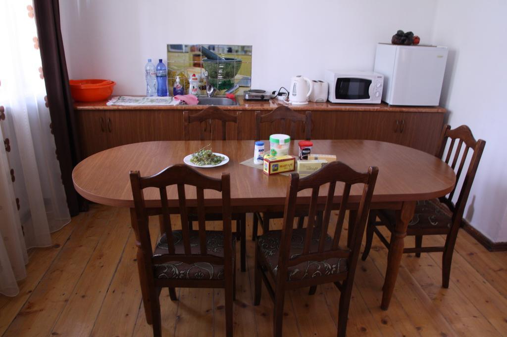Gvirilas Sakhli Guest House Khashuri Exteriör bild