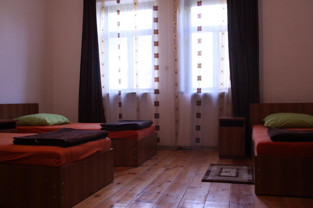 Gvirilas Sakhli Guest House Khashuri Exteriör bild